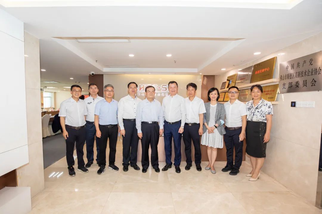 徐乐江同志到协会参观调研